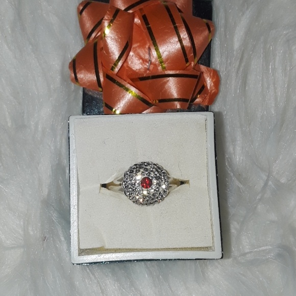 SOLD 💍NWOT BEAUTIFUL RING - Picture 2 of 4